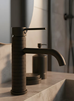 Baterie lavoar negru mat cu textură canelată – design contemporan din alamă solidă