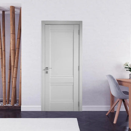 Ușă interior Valencia White Silk Mat – complet echipată, cu toc reglabil și decor vertical alb mat Omis