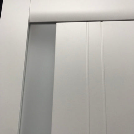 Ușă interior ML 642 cu model vertical și geam lateral – Design modern si finisaj satin / Millenium - Carlo Porte www.olivy.ro