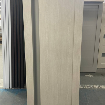 Ușă de interior ML 64 – Eleganță Minimalistă cu Geam Lateral / Millenium - Carlo Porte www.olivy.ro