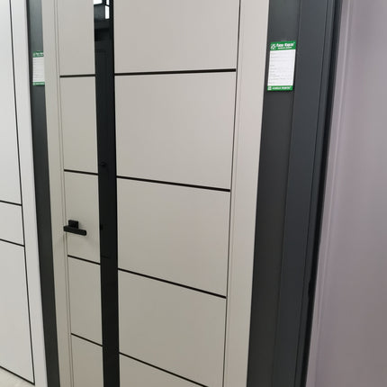 Ușă interior PL 12 – Eleganță geometrică cu detaliu arhitectural din sticlă și aluminiu / Plato - Carlo Porte www.olivy.ro