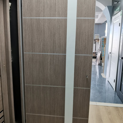 Ușă interior PL 12 – Eleganță geometrică cu detaliu arhitectural din sticlă și aluminiu / Plato - Carlo Porte www.olivy.ro