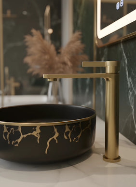 Baterie lavoar cu mâner rotund texturat vertical – finisaj auriu periat