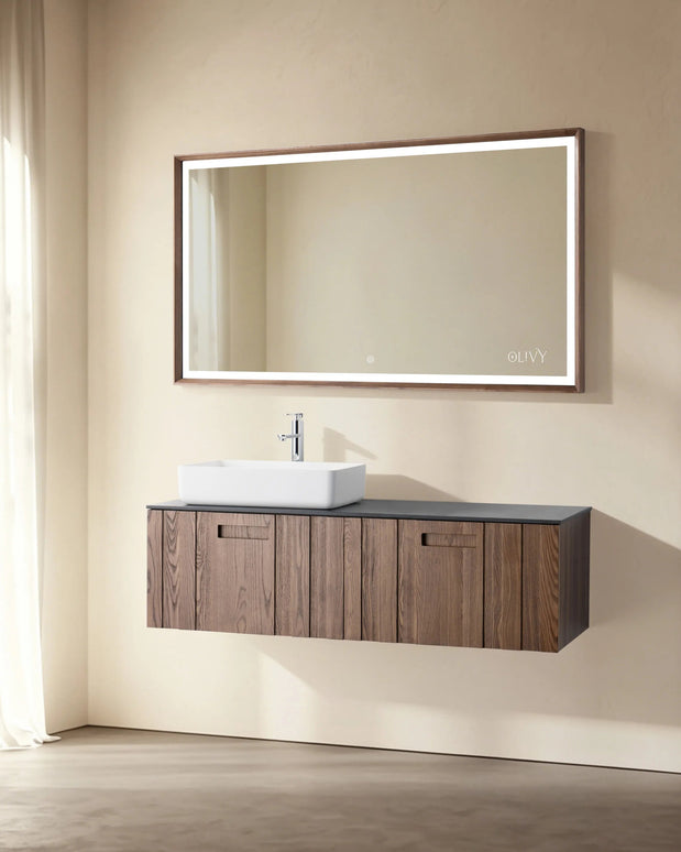 Set mobilier baie suspendat din lemn 140 cm cu lavoar și oglindă LED cu ramă din lemn