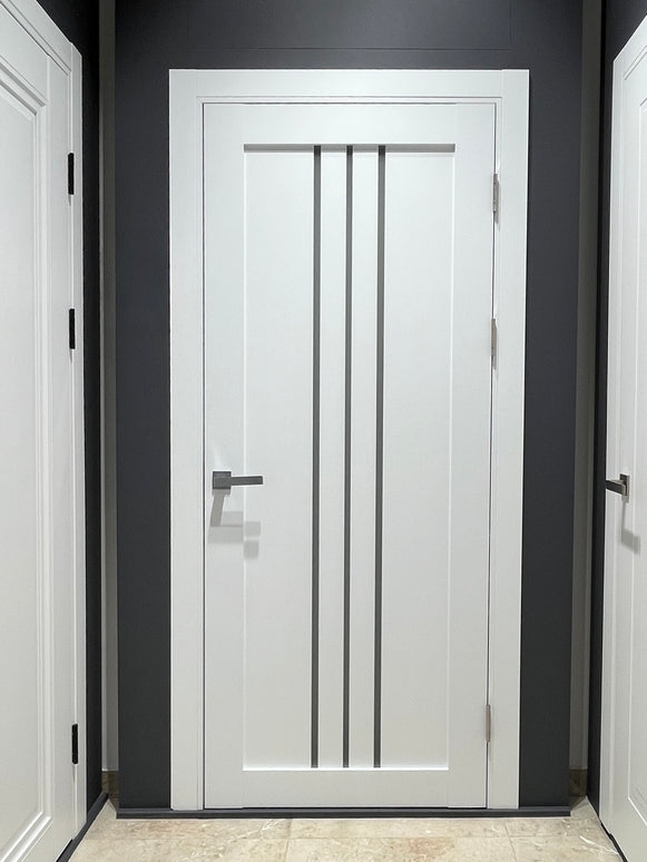 Ușă T06 Alb Mat – Design Triplu Vertical Simetric, Toc Reglabil Inclus (Pe Comandă) Tetra- Carlo Porte