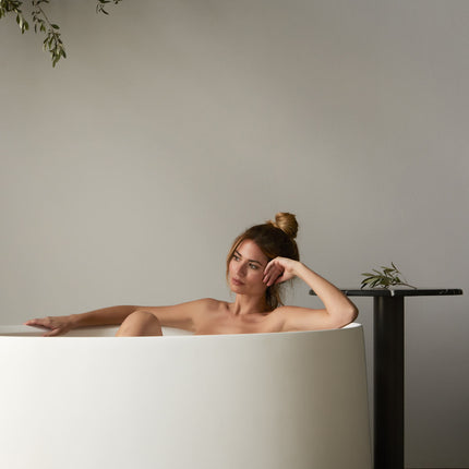 Cadă freestanding din compozit Oasis Alb