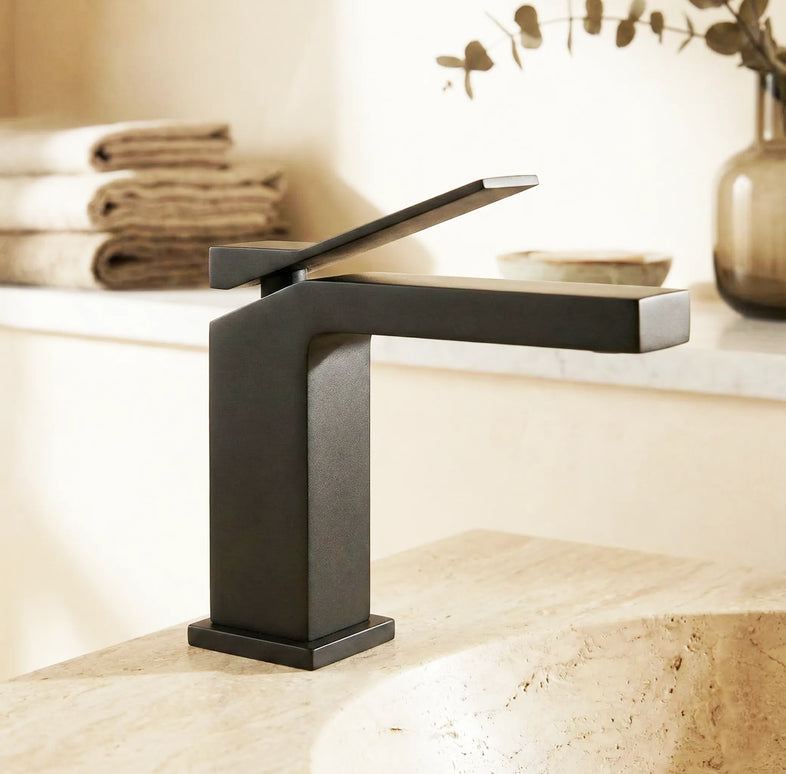 Baterie lavoar – Colecția Ourea – Negru mat