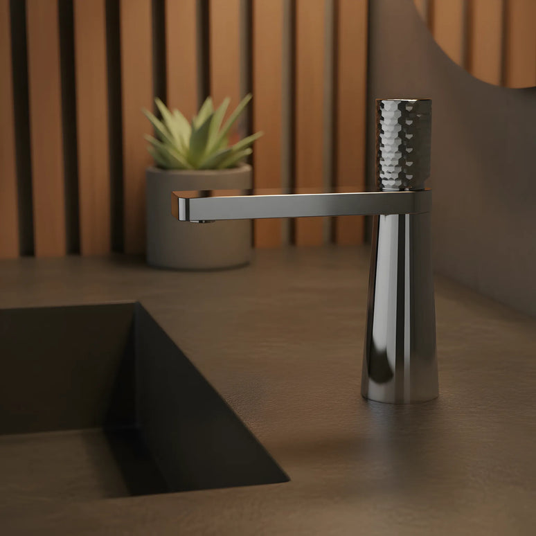 Baterie lavoar crom lucios cu textură ciocănită – design contemporan din alamă solidă