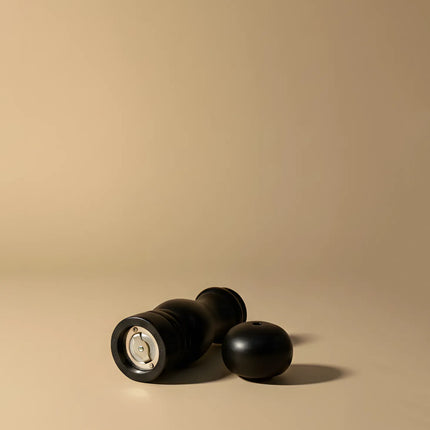 Râșniță din lemn pentru piper, 25 cm, negru mat