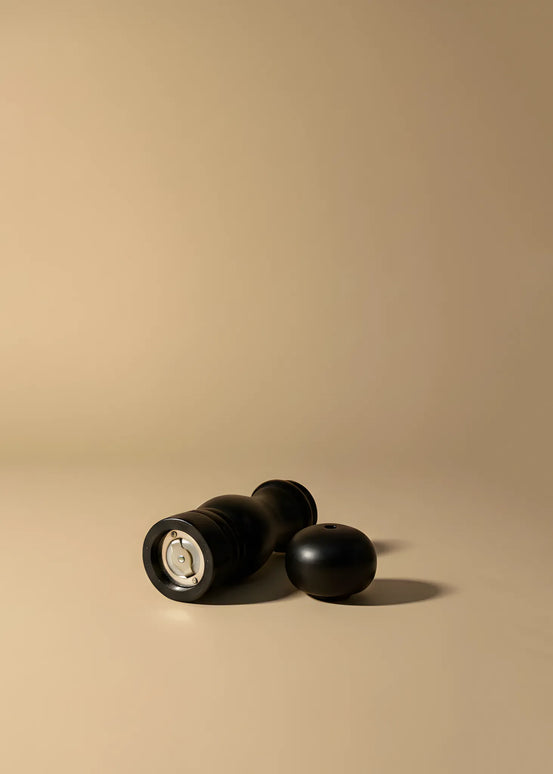 Râșniță din lemn pentru piper, 25 cm, negru mat