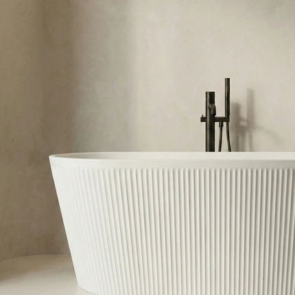 Cadă freestanding din acril alb lucios Nira, design oval 170 cm
