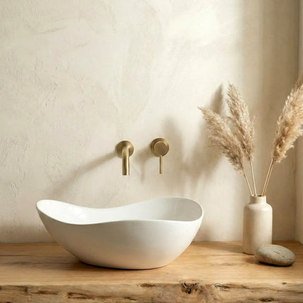 Lavoar ceramic pe blat A710 alb lucios – detaliu linii fluide