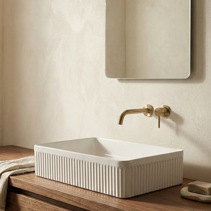 Lavoar ceramic pe blat A723 alb lucios – exterior cu striații verticale