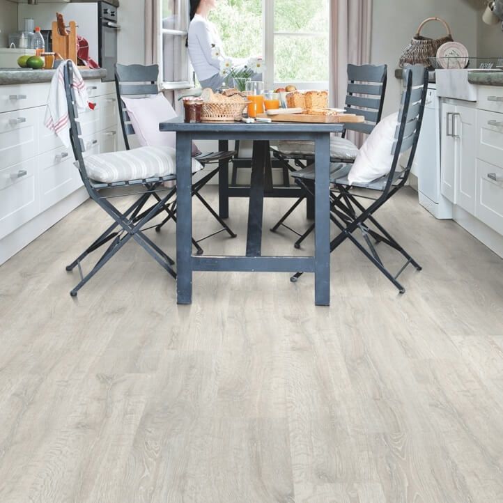 Parchet laminat Quick Step Classic 8 mm 1653 Stejar Vintage patina alba