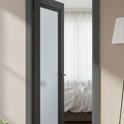 Ușă de interior ML-715 – Cu sticlă satinată centrală, elegantă și luminoasă