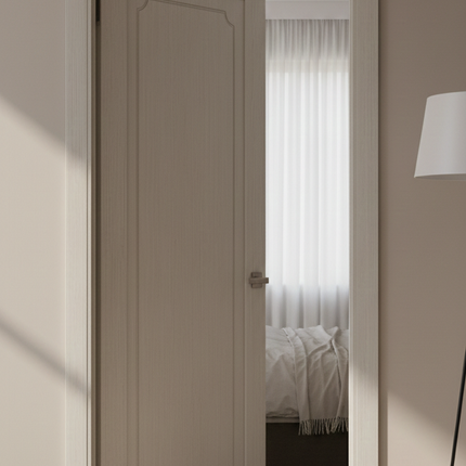 Ușă de interior ML-713 – Design clasic elegant cu chenar sculptat