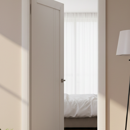 Ușă de interior ML-702 – Design minimalist cu accent vertical