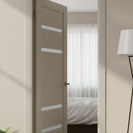 Ușă de interior ML-58 cu design geometric și inserții de sticlă