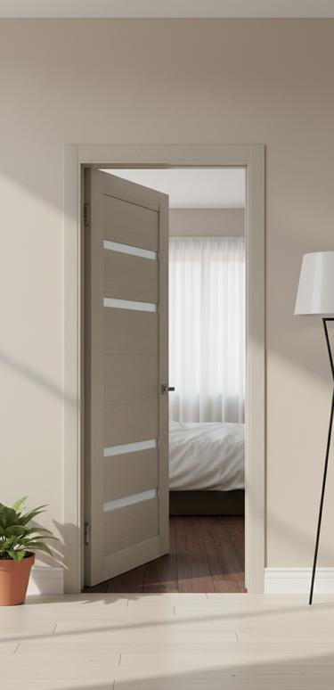 Ușă de interior ML-58 cu design geometric și inserții de sticlă