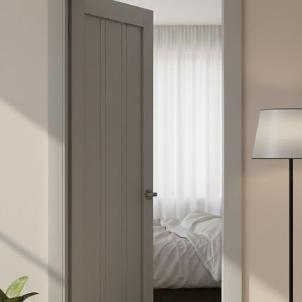 Ușă de interior ML-703 – Eleganță clasică cu accente verticale