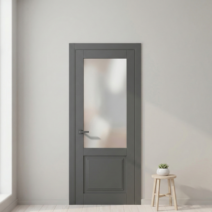 Ușă de interior ML-11 cu panou vitrat mat și frezări elegante