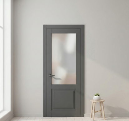 Ușă de interior ML-11 cu panou vitrat mat și frezări elegante