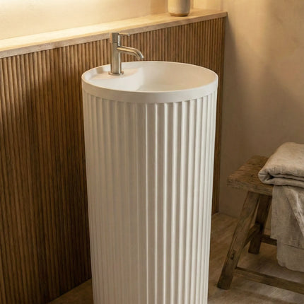 Lavoar freestanding ceramic H25 – alb lucios, design canelat vertical