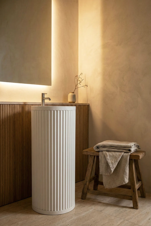 Lavoar freestanding ceramic H25 – alb lucios, design canelat vertical