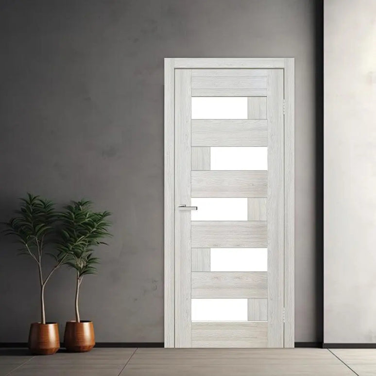 Ușă interior Rino 16 Shalet Oak – complet echipată, cu sticlă verticală și toc reglabil Omis