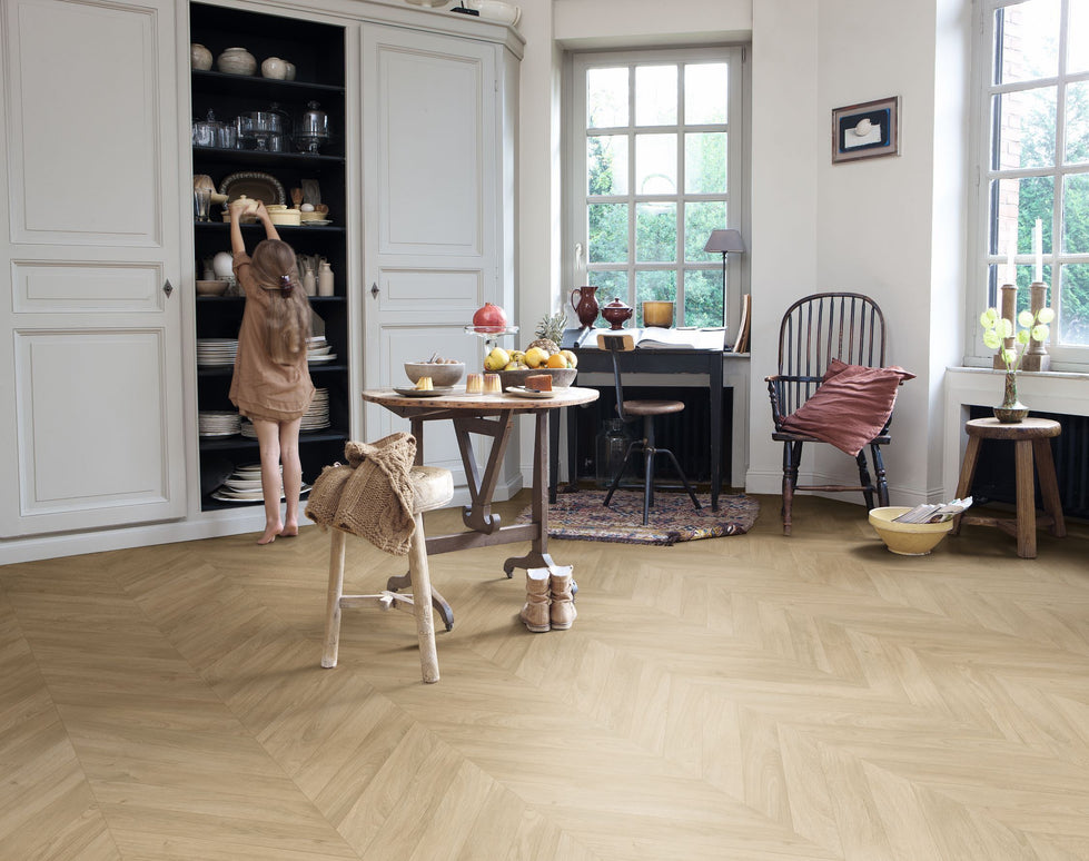 Parchet laminat Quick Step Impressive Patterns 8 mm 4160 Stejar mediu chevron