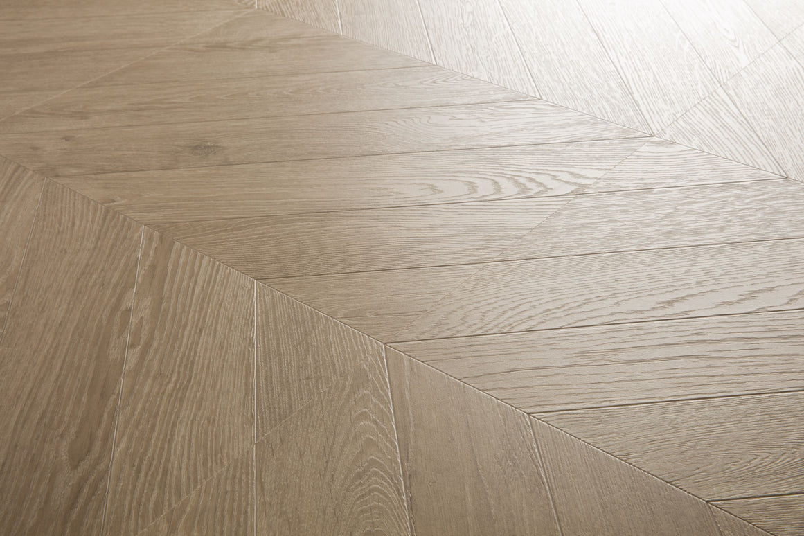 Parchet laminat Quick Step Impressive Patterns 8 mm 4164 Stejar taupe chevron