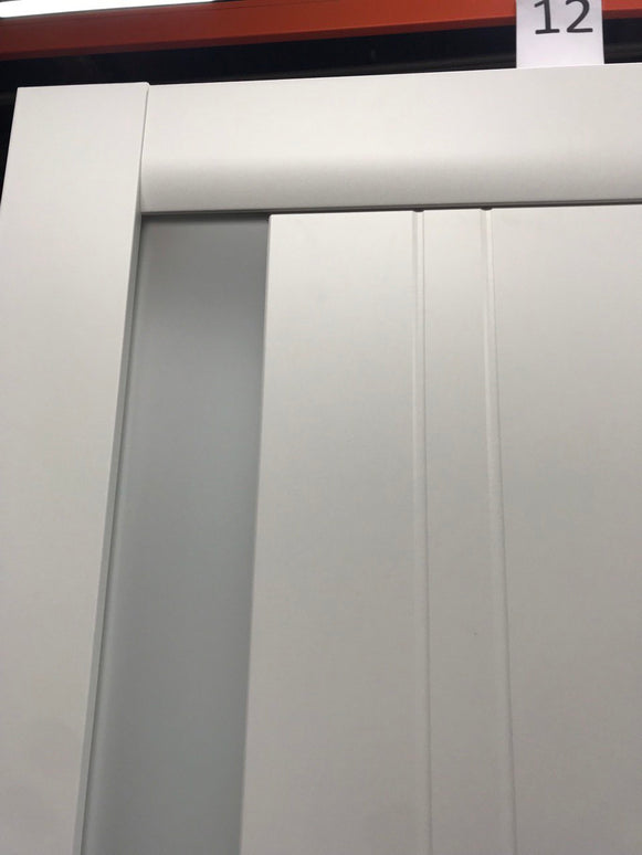 Ușă interior ML 642 cu model vertical și geam lateral – Design modern si finisaj satin / Millenium - Carlo Porte www.olivy.ro