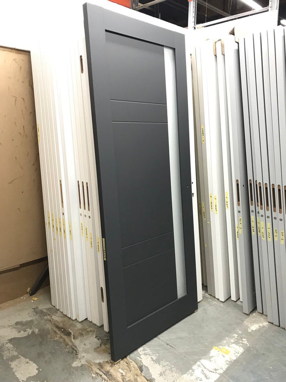 Ușă de interior Millenium ML 644 – Eleganță echilibrată cu fereastră verticală laterală / Millenium - Carlo Porte www.olivy.ro