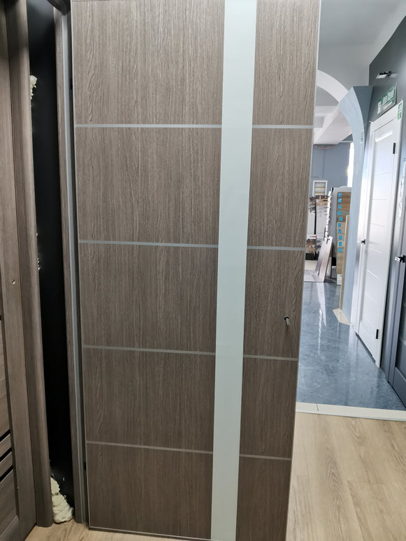 Ușă interior PL 12 – Eleganță geometrică cu detaliu arhitectural din sticlă și aluminiu / Plato - Carlo Porte www.olivy.ro