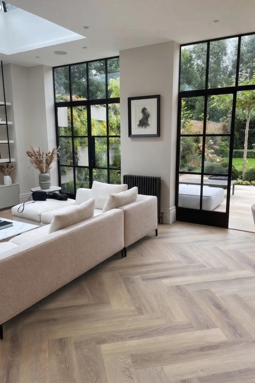 Parchet SPC Herringbone Steel Grey 520 – 625x127x6,5 mm