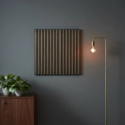 Panou riflaj decorativ XYPT-13 – lamele verticale nuc închis pe bază neagră