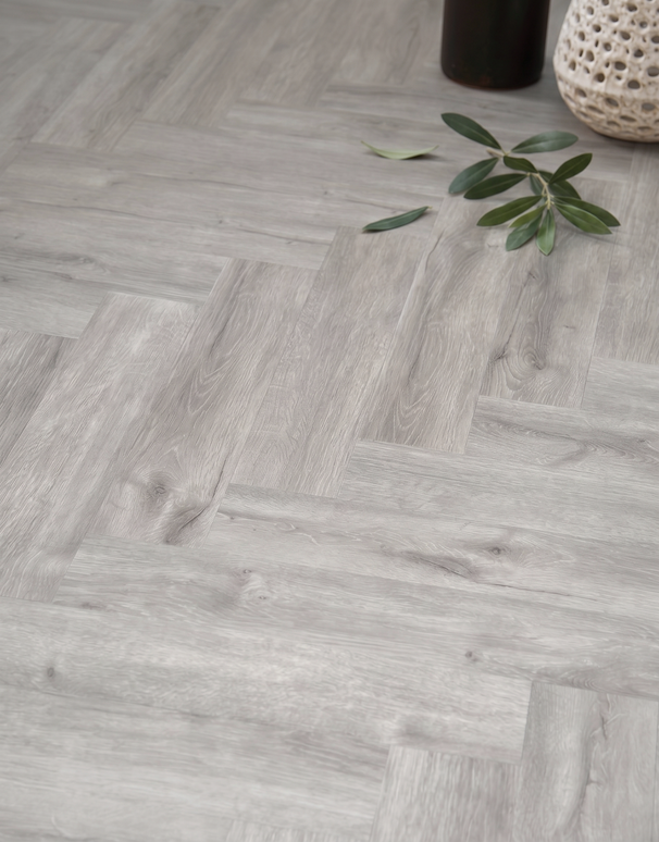 Parchet SPC Herringbone Amber Oak 220 – 625x127x6,5 mm