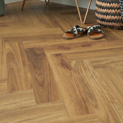 Parchet SPC Herringbone Caramel Oak 243 – 625x127x6.5 mm