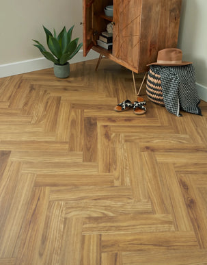Parchet SPC Herringbone Caramel Oak 243 – 625x127x6.5 mm