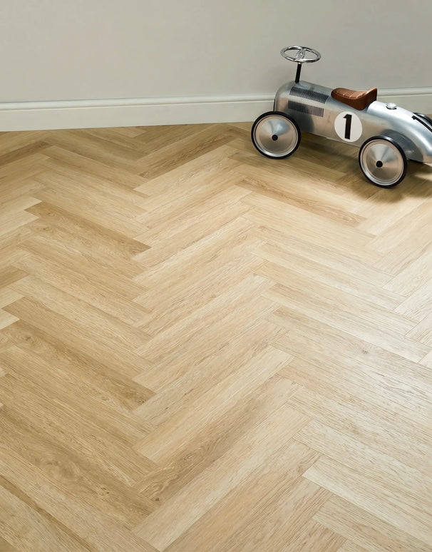 Parchet SPC Herringbone Cream Oak 103 – 625x127x6.5 mm