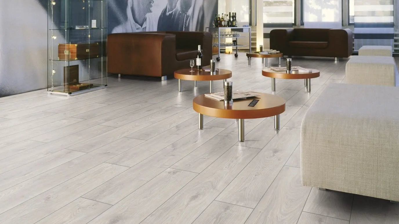 Parchet laminat Stejar Atlas Alb Exquisit D3223 8/32, Kronotex www.CasaDeco.ro