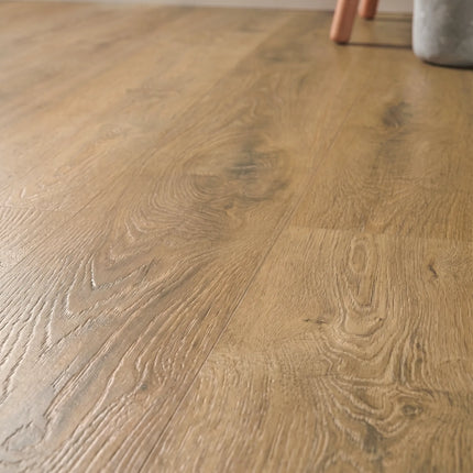 Parchet SPC Smoked Oak 560 – 1220x183x6,5 mm