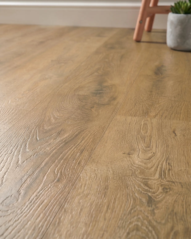 Parchet SPC Smoked Oak 560 – 1220x183x6,5 mm