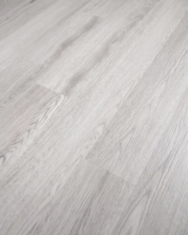 Parchet SPC Snow Oak 540 – 1220x183x6,5 mm