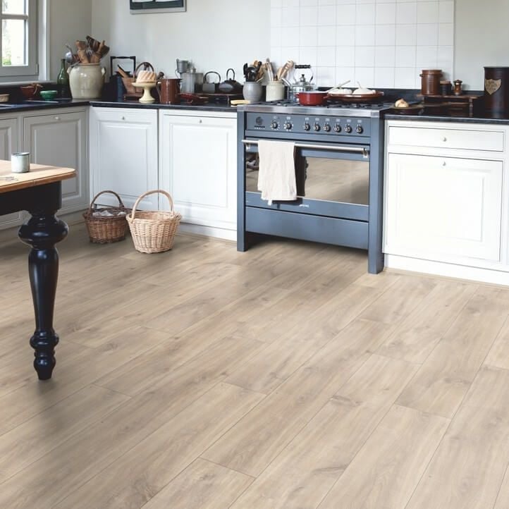 Parchet laminat Quick Step Classic 8 mm 1656 Stejar Havana natural artizanal