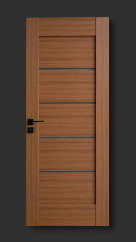 Ușă interior culoare teak JYA-066 cu toc reglabil – design cald, complet echipată www.CasaDeco.ro