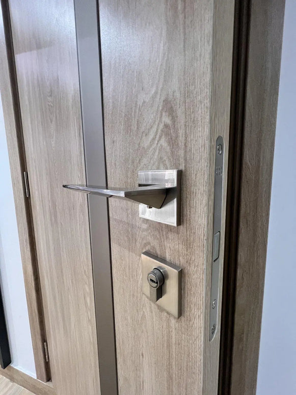 Ușă interior City BG Savanna Oak – complet echipată, cu toc reglabil Omis