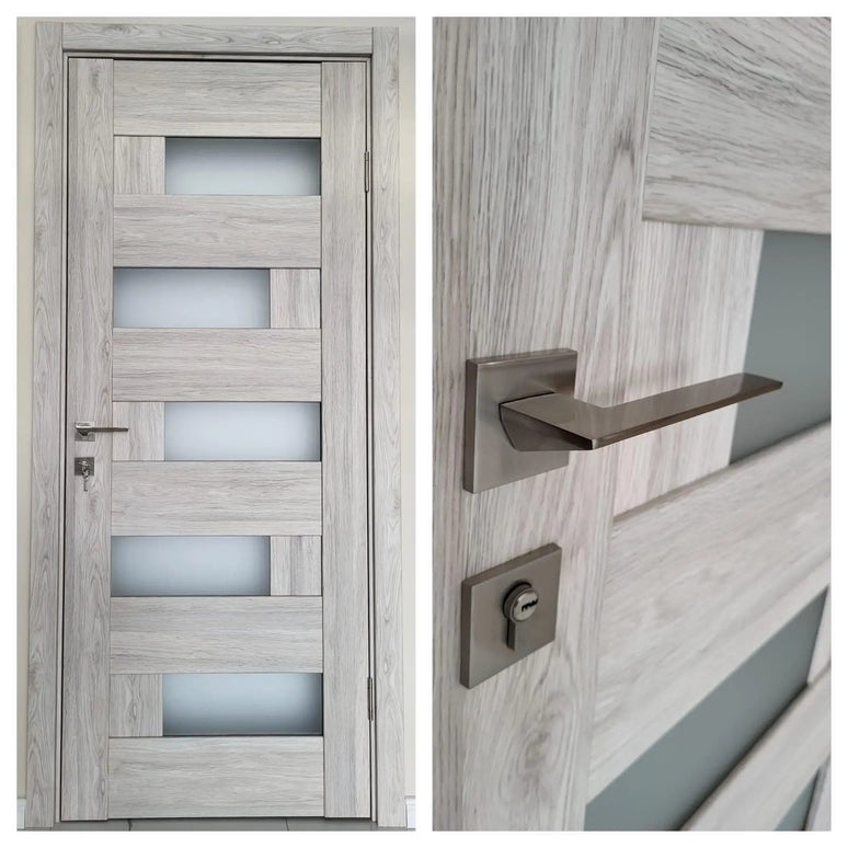 Ușă interior Rino 16 Shalet Oak – complet echipată, cu sticlă verticală și toc reglabil Omis